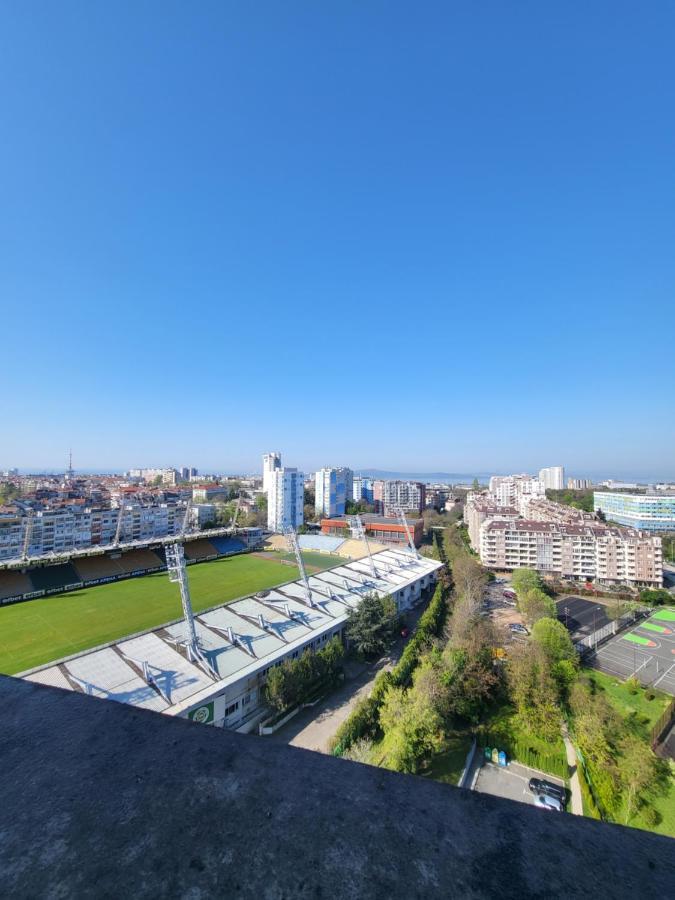 Lazuren Bryag Lux *