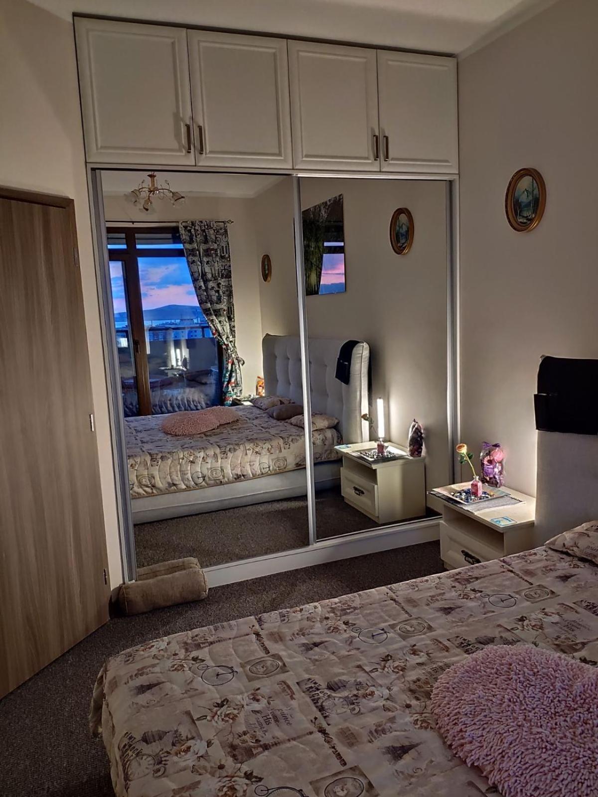 Lazuren Bryag Lux * Burgas City